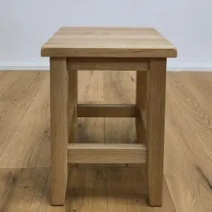 Taburetka z masívu