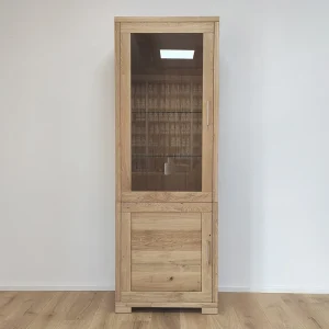 Moderná vitrína so skrinkou s otváraním vľavo