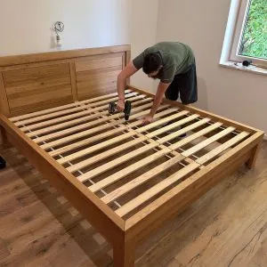 montáž postele